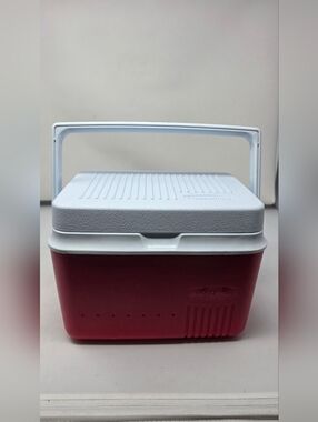 Rubbermaid Red Lunchbox 6 Can Cooler Ice Chest 2905